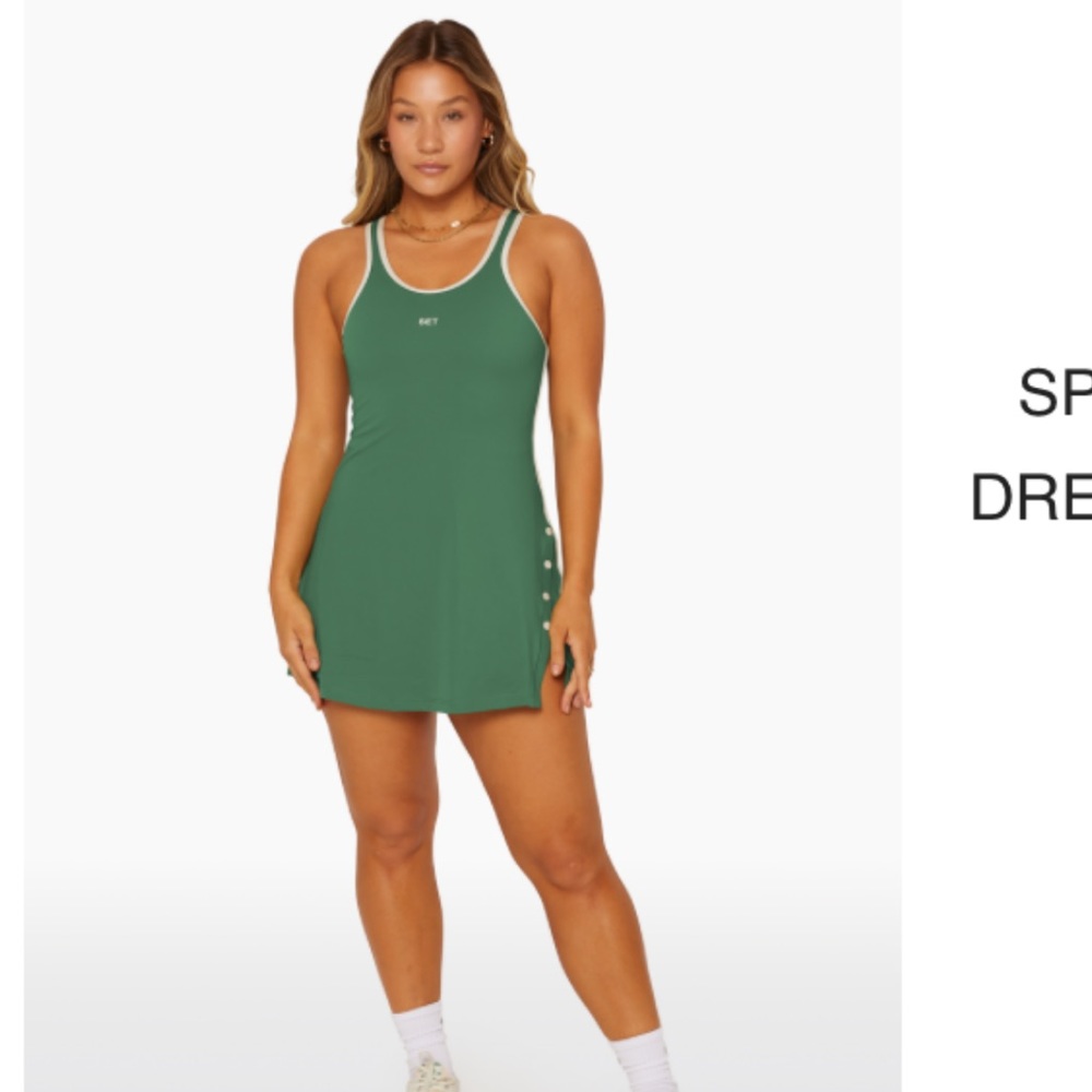 SET ACTIVE NEW SPORTBODY DRESS ONSIE NEVER WORN